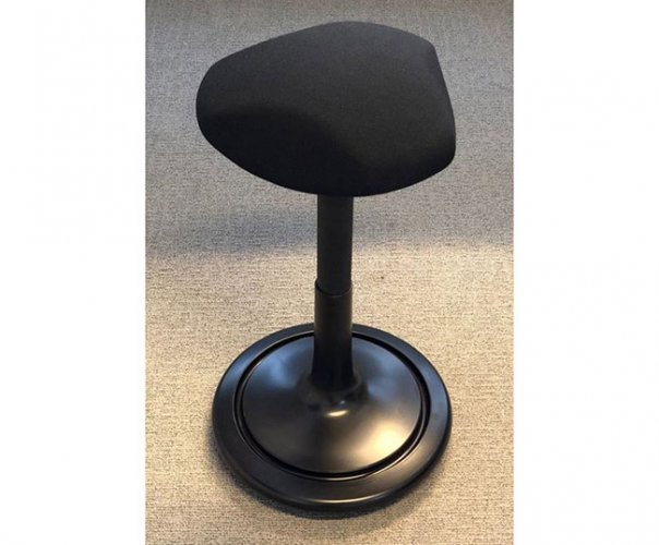 Aktiivituoli Ongo Classic musta seisomatuoli, hinta 460€