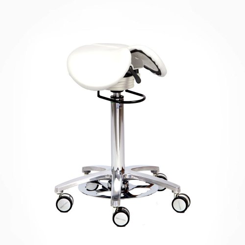 Satulatuoli Bestool Dental edestä oikealta, ergonominen istuin, hyvä pehmuste, korkeuden säätö istuimen alla, korkeuden säätö myös jalalla hygieeniseen toimintaympäristöön kuten hammaslääkärille ja leikkaussaliin