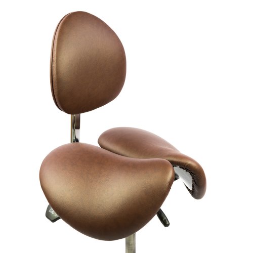 Kotimaisen kaksiosaisen satulatuolin Ergonea Dual Gymin ergonominen selkänoja ja istuin ruskealla aidolla nahalla verhoiltuna