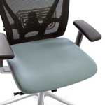 Ergonomisen Ergonea Full Mesh Verkkotuolin vaihdettava harmaa istuinpäällinen