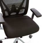 Verkkoselkäisen Ergonea Full Mesh työtuolin vaihdettava musta istuinpäällinen